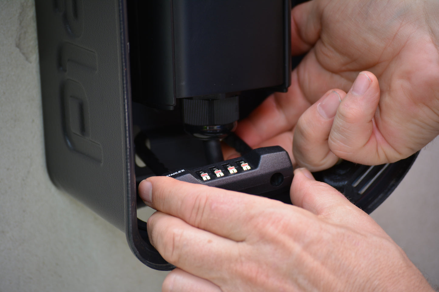 EVshield® PLUS – De Stijlvolle Vaste Laadoplossing voor Krachtstroom Thuisladers