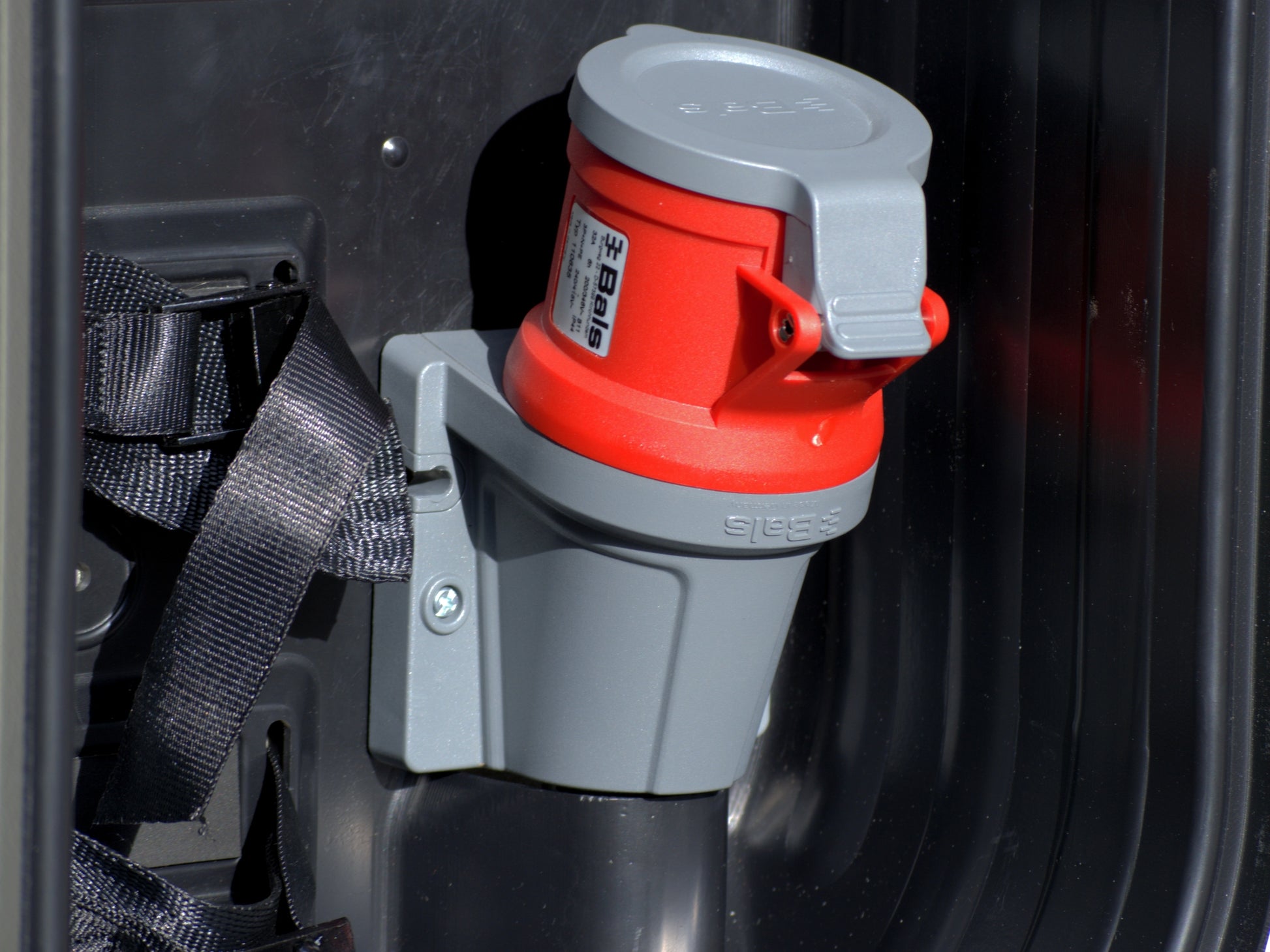 EVshield® PLUS – De Stijlvolle Vaste Laadoplossing voor Krachtstroom Thuisladers